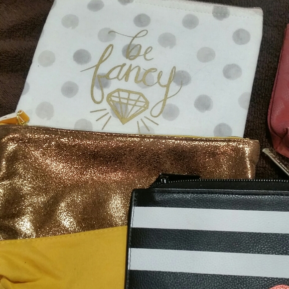 MYSTERY BOX Cosmetics bags and brushes 7 ct - Picture 2 of 9